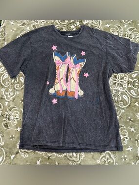 Boutique Gray Graphic Tee with Pink Bow Cowboy Boots